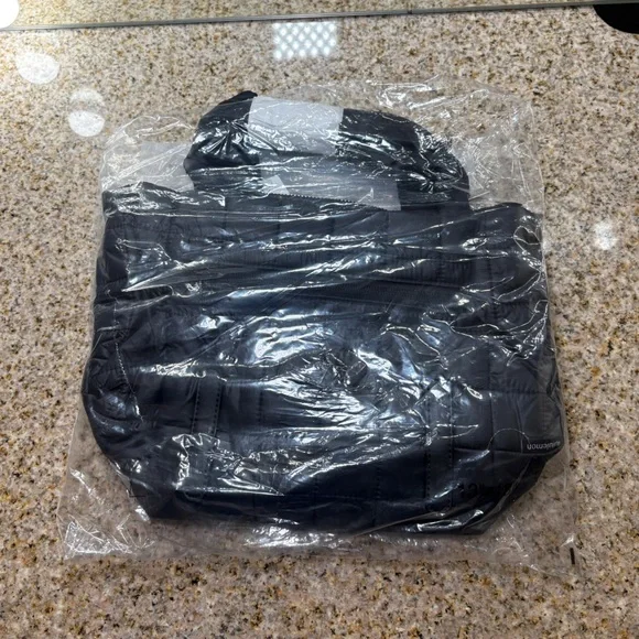 Quilted Grid Small Tote 5L - Picture 2 of 6